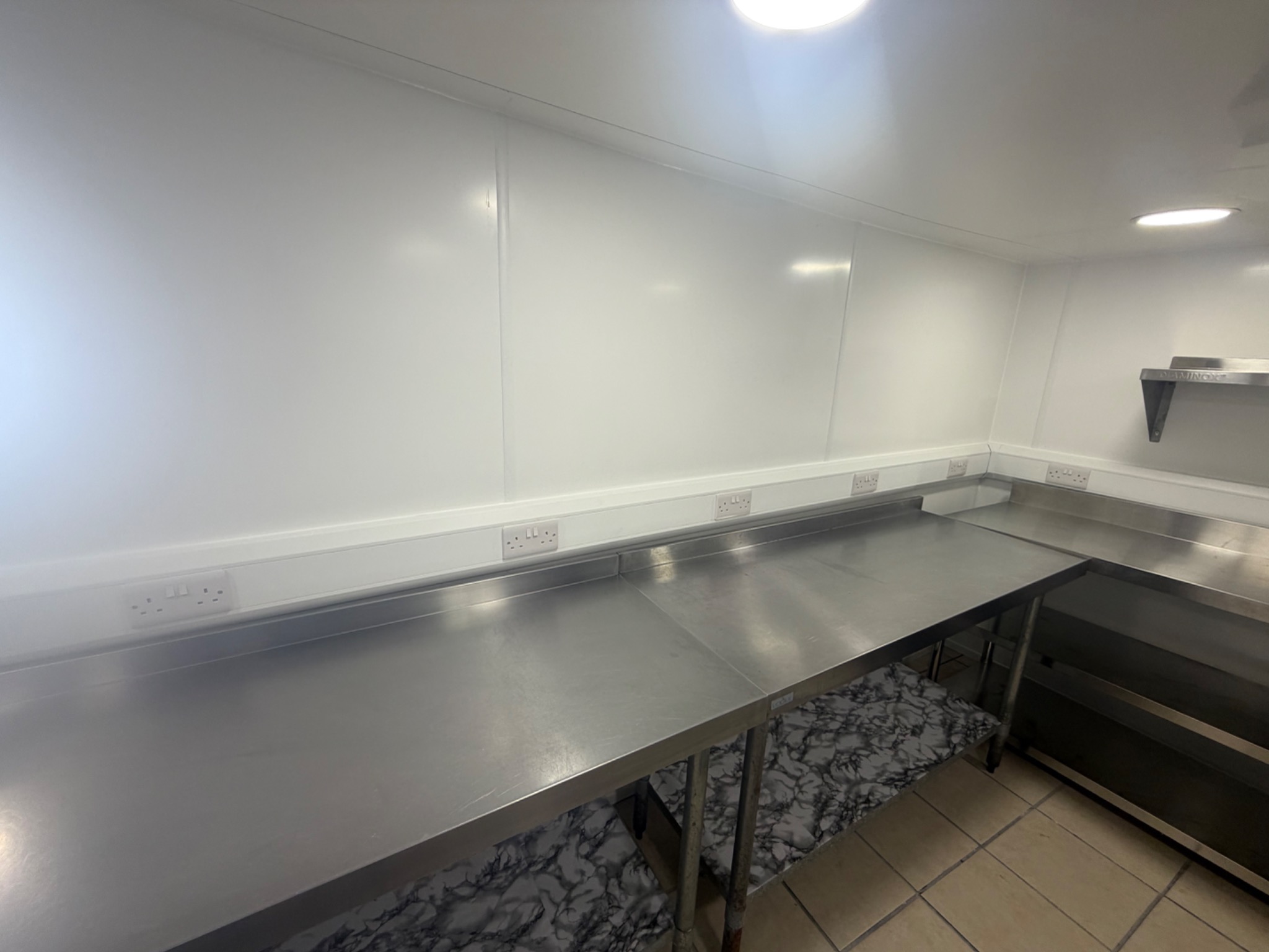 Commercial kitchen worktop sockets and containment